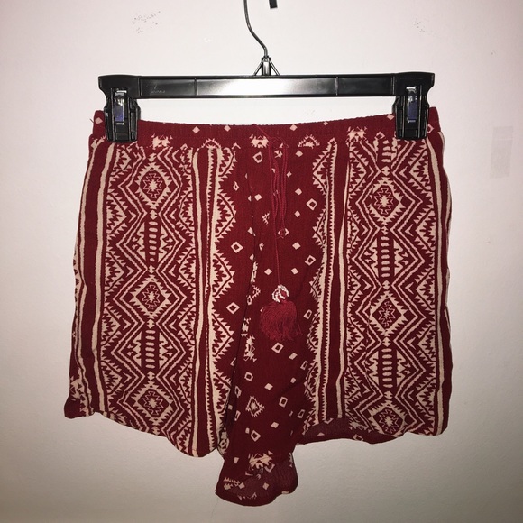 Flowy red shorts with a cute design - Picture 1 of 3